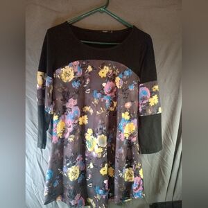 Reborn Fitted Floral Black and Multicolor Women's Top